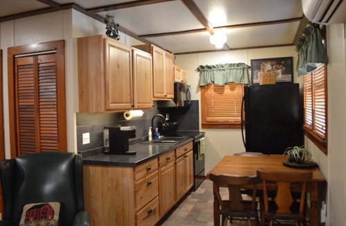 Gamaliel Cottage | Take It Easy Resort - Cottage #5, Norfork Lake Cabin w/Dock Slip, Walk to Lake