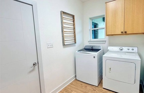 Sebastian County House | The Adeline/2 minutes from ARCOM/sleeps 10/Chaffee Crossing