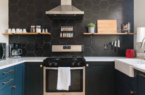 Jersey City Apartment | The Alana - Spacious Duplex with Parking 40 Mins to Manhattan