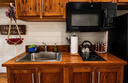 Eagle Rock House | The Bears Den Located between Table Rock Lake and Roaring River State Park
