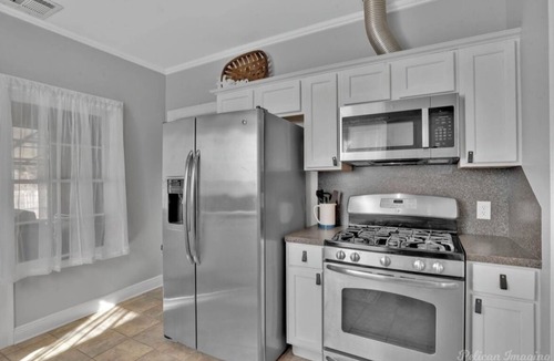 Broadmoor House | The Beverly est. 1939! Charming 3-bedroom house! Permit 25-0078-STR