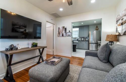 Del Mar House | The Captain's Quarters on Ocean Drive Sleeps 4
