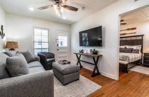 Del Mar House | The Captain's Quarters on Ocean Drive Sleeps 4