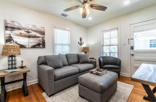 Del Mar House | The Captain's Quarters on Ocean Drive Sleeps 4