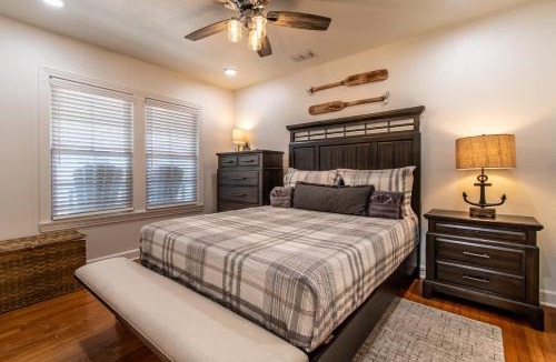 Del Mar House | The Captain's Quarters on Ocean Drive Sleeps 4