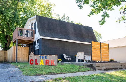 Metropolis Apartment | The Clark - Where Superheroes sleep