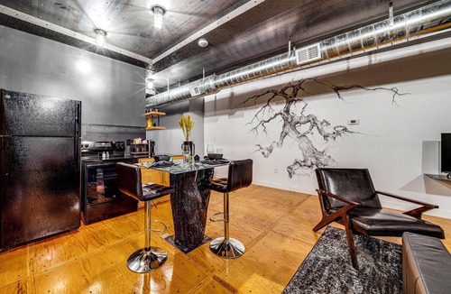 Sedalia Apartment | The Gallery - Modern Loft Apartment