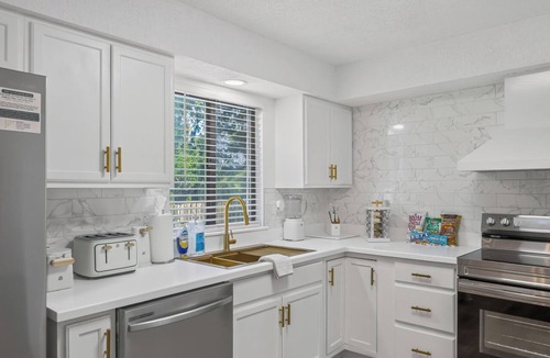 Grandview House | The Grand Estate-Pool 2.5Baths Sleeps 10