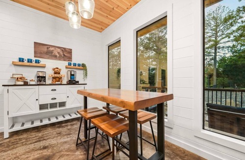 Pickens Cabin | The Grinning Bear|Sleeps 14|Basketball|Pickleball