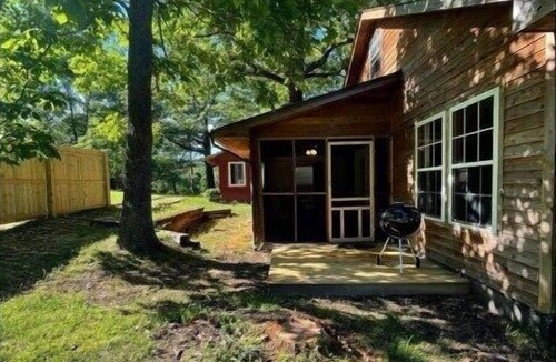 Eureka Springs Apartment | The Hideaway at Bear Mountain Log Cabins