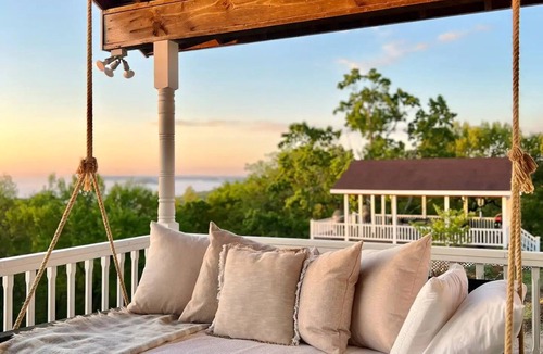Eureka Springs House | The Lookout House at The Bluebird - 4 bedroom, pet friendly, hot tub, views!