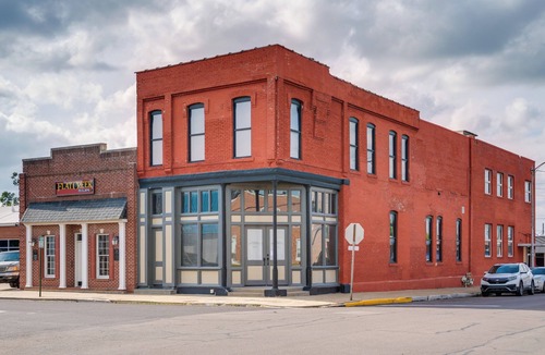 Sedalia Apartment | The Lounge - Vintage Loft Apartment