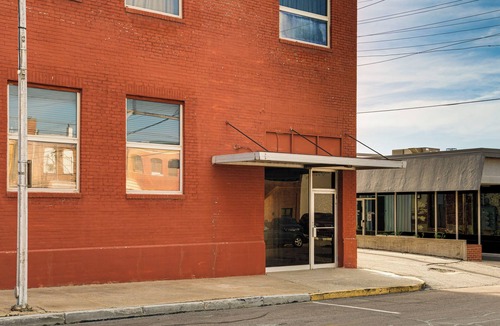 Sedalia Apartment | The Lounge - Vintage Loft Apartment