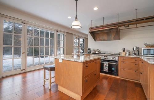 West Dover House | The Manor - Modern Farmhouse with Hot Tub