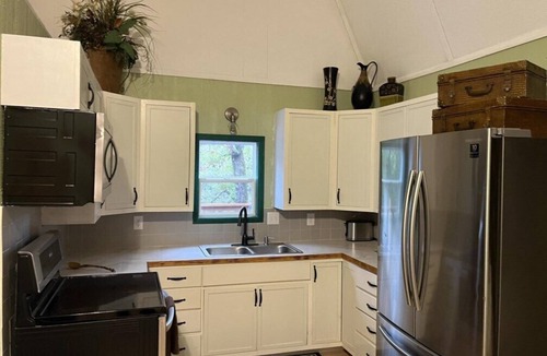 Royal Cabin | The Pecan at Hamilton Cove ~ Cabin Twenty ~ Lakefront ~ Pet Friendly