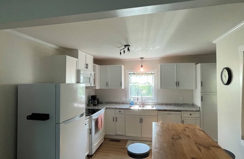 Waverly House | The Red door Cottage conveniently located for boating, fishing, Loretta Lynn's