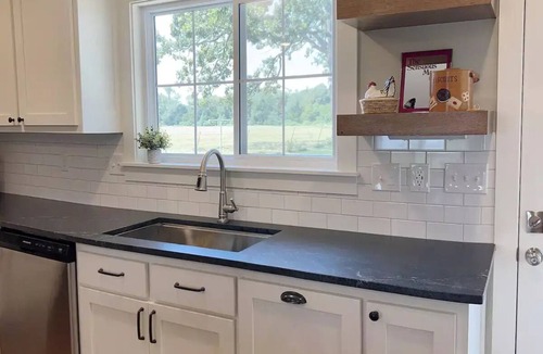 South Yocum Township House | The Red Gate - Branson & Eureka!