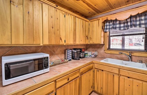 Mountain View Cabin | The Willow Breeze Cabin - Side A