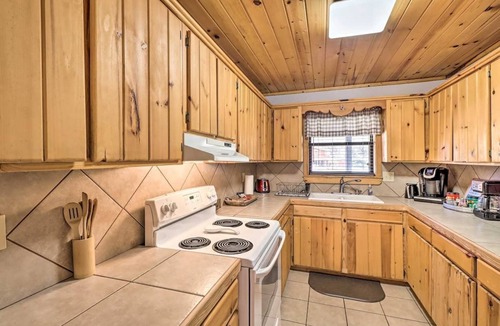 Mountain View Cabin | The Willow Breeze Cabin - Side A
