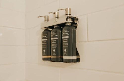 Hot Springs House | The Woodlawn Guest Cottage