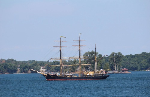 Frontenac Cottage | Thousand Islands camp on the St. Lawrence River, Boat docking included.