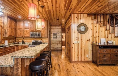 Broken Bow Cabin | Time Well Wasted- Spacious! Hot Tub,Shuffleboard,Playset,Free firewood!