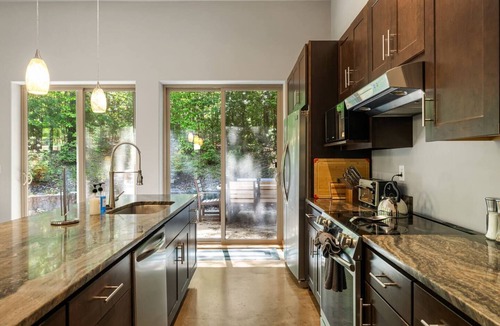 Bent Creek House | Trail on Property, Amazing AVL Location, & Hot Tub