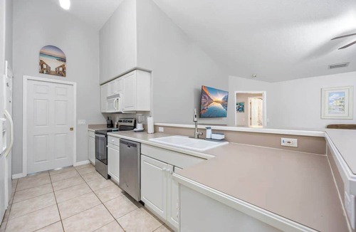 Rockledge House | Turquoise Turtle Cove-25 Mins to the Beach & Port!