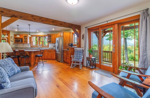 Sunderland House | UNBELIEVABLE MOUNTAIN VIEWS! Convenient to Manchester,skiing,outlets