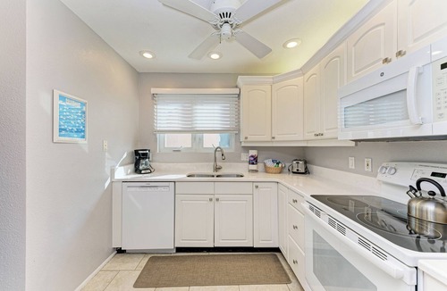 Longboat Key Condo | Unit #110 Sand Cay Beach Pool View