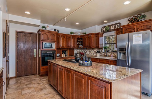 Ridgedale House | Unwind at Ozark Outdoor! Nestled in Nature-Pvt Firepit & Hot Tub-Near Big Cedar Cozy
