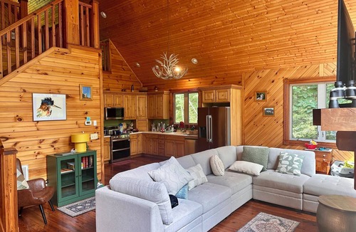 Marshall Cabin | Unwind by the River: Serene Cabin Getaway near Asheville and Hot Springs, NC