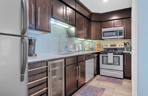 Lake Hamilton Condo | Updated 2 Bed 2 Bath Condo on beautiful Lake Hamilton 7 minutes from Oaklawn!