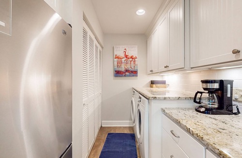 Sea Pines Condo | Updated Harbour Town Hideaway with Pool & Balcony | Walk to Shops & Golf
