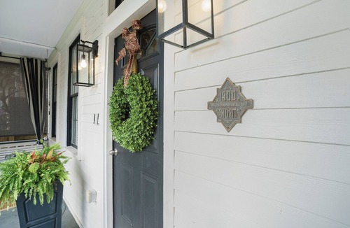 San Jacinto Cottage | Updated Historic Home Walk to Beach- Pet Friendly!