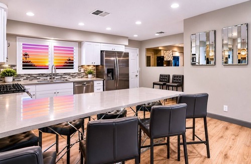 Las Vegas House | Upgraded King Beds Pool BBQ Near Strip