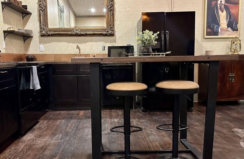 Okemah Apartment | Upscale Inn With Historical Distinction and Modern Comfort