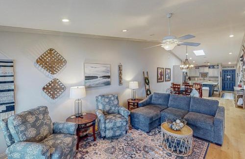 Lake Hamilton Apartment | Upscale Lakefront Retreat: Private Dock, Jetted Tub & Lake Hamilton Views