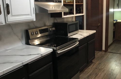 Little Rock House | Urban chic and comfortable w/garage parking