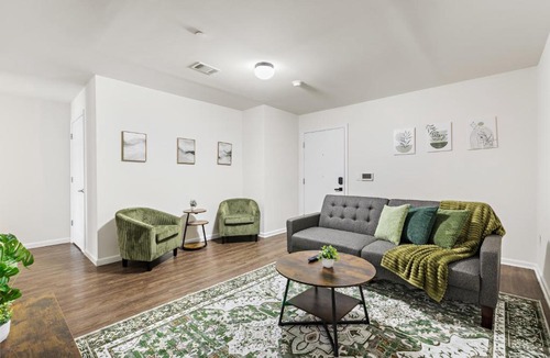 Newark Apartment | Urban Haven XL - NYC & Newark with free parking