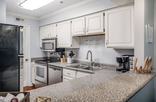 Rutledge Hill Condo | Walk 2 Bars|Free Parking|Balcony