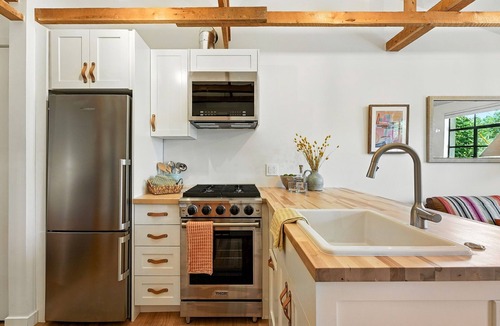 Lower Arapahoe Apartment | Walkable Boulder Apt/Steps from Trails + Parks/30+ night minimum