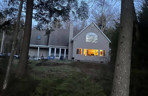 Piermont House | Waterfront 4-bedroom house with AC on Lake Armington