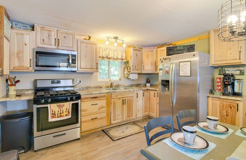 Cedarcreek Cabin | Waterfront Bull Shoals Lake Cabin w/Deck + Views!