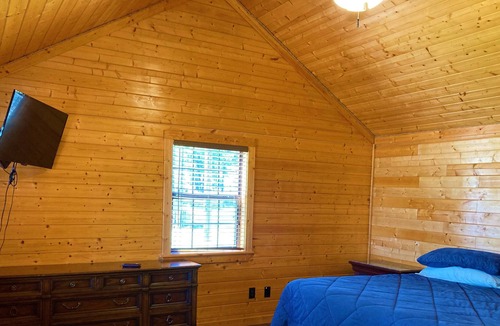 Trinity Cabin | Waterfront Dual-Master Suite cabin