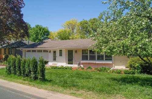 Maple Grove Cottage | Waterfront Eagle Lake Home w/Yard & Deck