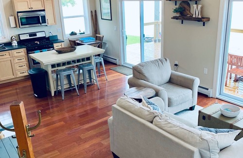 Franklin County House | Waterfront Lake House - built in 2017 on shoreline & dog friendly