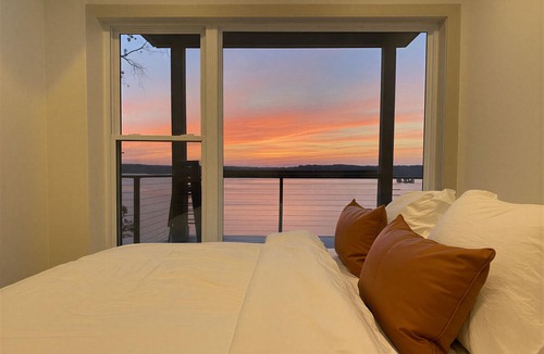 Cadiz House | Waterfront Luxury - Hot Tub, Game Room, Kayaks, Best View
