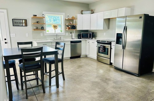 McEwen House | Whiskey And Wine Creekside Hideaway with Speakeasy - 1 hour from Nashville