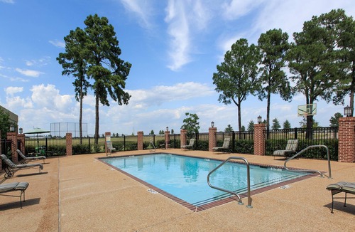 Olive Branch Hotel | Whispering Woods Hotel & Conference Center